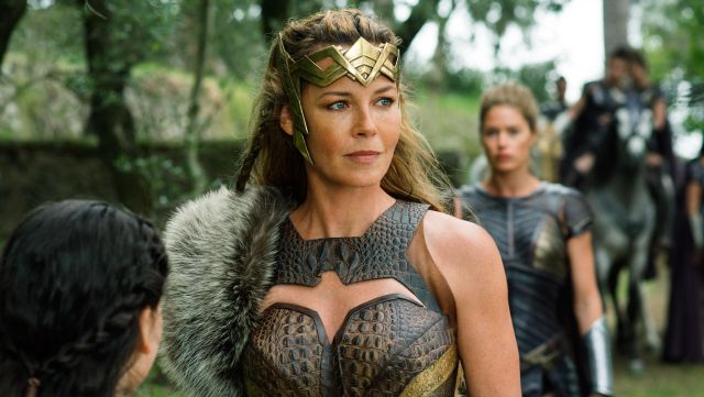 The replica of the crown of Hippolytus (Connie Nielsen) in Wonder Woman