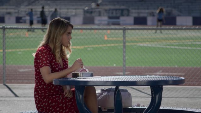 Ma­de­well wrap-front mini dress in Seat­tle flo­ral worn by Chloé (Anne Winters) as seen in 13 Reasons Why S02E09