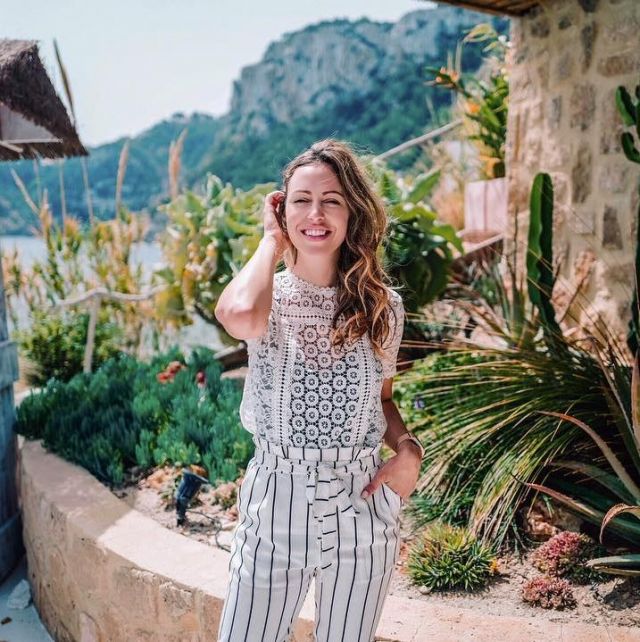 El top de encaje que lleva Caroline Bassac (Beauteactive) visto en Instagram