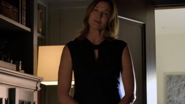 La robe noire Ted Baker portée par Nora Walker (Brenda Strong) dans 13 reasons why S02E11