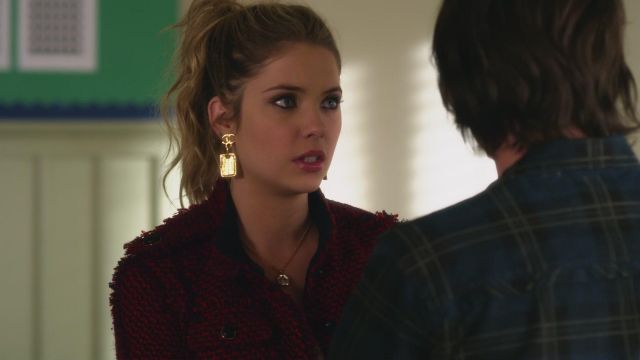 The earrings of Hanna Marin (Ashley Benson) on Pretty Little Liars S02E20