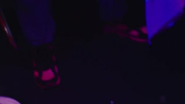 La paire de Nike Air Max 180 x Comme des garçons de Kekra dans son clip Viceland