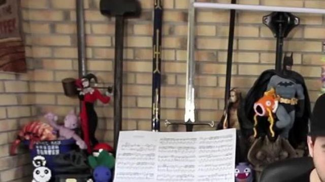 The plush Magicarpe of LinksTheSun in his YouTube video Is that you love me - Maître Gims (critique)