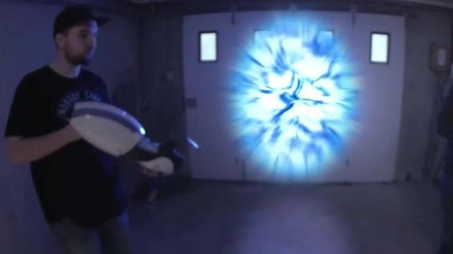 Le Portal Gun Device de Linksthesun (Replica) utilisé dans sa vidéo youtube "Chansons françaises : le moment où ça a merdé"