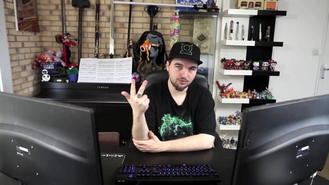 La felpa Magicarpe de LinksTheSun en su video de YouTube Is What You Love Me - Master Gims (revisión)