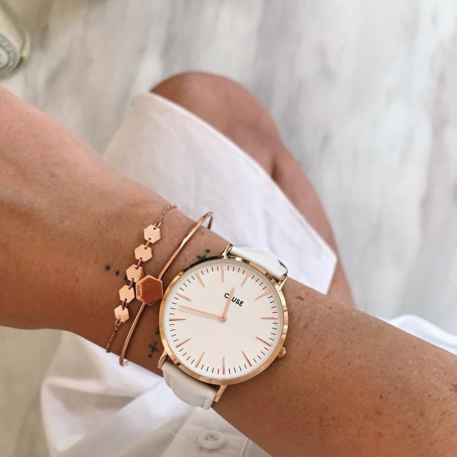 La montre Cluse blanche et or rose de Caroline Receveur sur Son compte Instagram