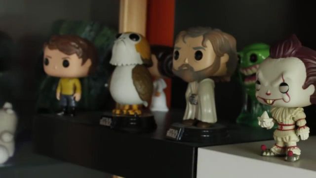 La figurine Funko Pop de la Princess Leia (Star Wars) dans la vi­deo "Les Ven­geurs du sa­lon" de Links­The­Sun