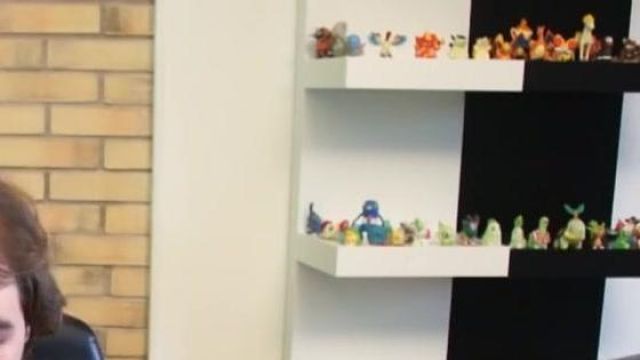 La fi­gu­rine Po­ké­mon Larveyette vue dans la vi­deo de Links­the­sun "Der­nière danse - In­dila"