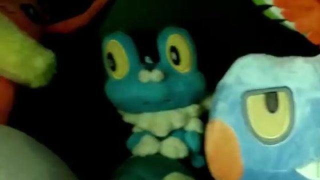 peluche grenousse vu dans Point Culture : Les th?�ories de fan au cin?�ma (1?�re partie) de 