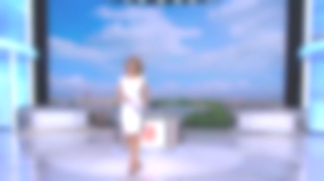 The white dress with black stripes of Marie-Sophie Lacarrau in The 13H de France 2 31/05/2018