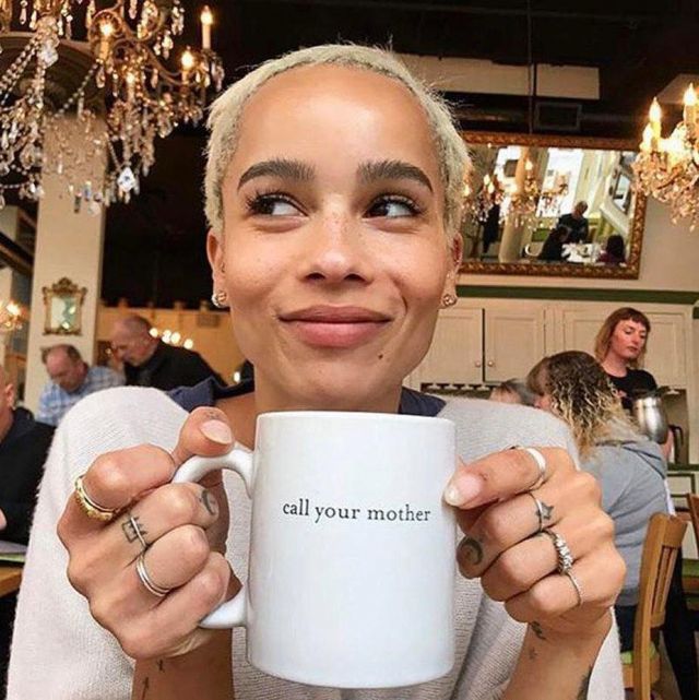 Le Mug "Call your mother" de Zoe Isabella Kravitz sur son compte Instagram