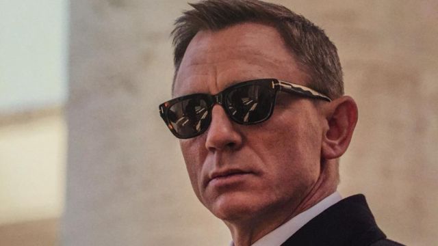 Les lunettes noires Tom Ford de James Bond (Daniel Craig) dans Spectre