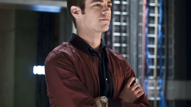 The watch of Barry Allen (Grant Gustin) in The Flash S02E20