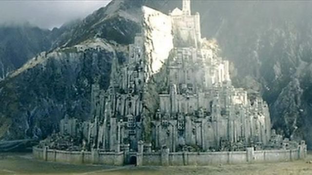 Senhor Dos Aneis Minas Tirith Feito Em Resina Cor Ouro Velho - Escorrega o  Preço