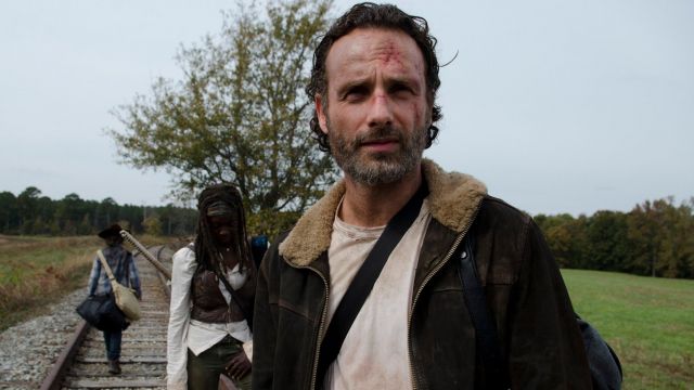 The jacket collar fleeced of Rick Grimes (Andrew Lincoln) in The Walking Dead