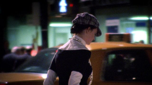 The sweater David Rodriguez of Andrea Sachs (Anne Hathaway) in The devil wears Prada