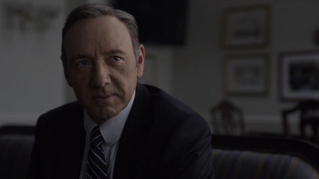 La cravate de Frank Underwood (Kevin Spacey) dans House of Cards S02E01