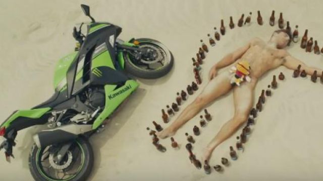 The bike Kawasaki 1000 driving by Zac Efron in Dirty Grandpa :p
