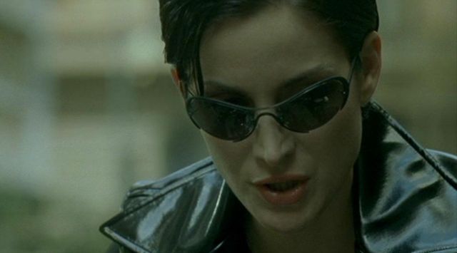 Les lunettes de soleil de Trinity (Carrie-Anne Moss) dans Matrix