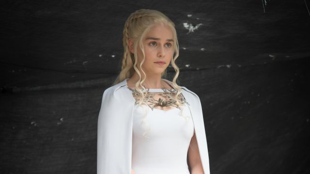 La robe blanche de Daenerys Targaryen (Emilia Clarke) dans Game of Thrones