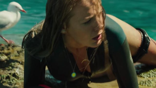 The pendant of Nancy (Blake Lively) in The Shallows