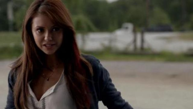 Le collier Chouette d'Elena Gilbert (Nina Dobrev) dans The Vampire Diaries saison 4