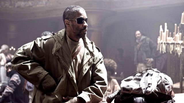 Sunglasses Oakley Inmate Eli (Denzel Washington) in book of Eli | Spotern