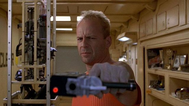 Gun blaster Korben Dallas in the Fifth Element | Spotern