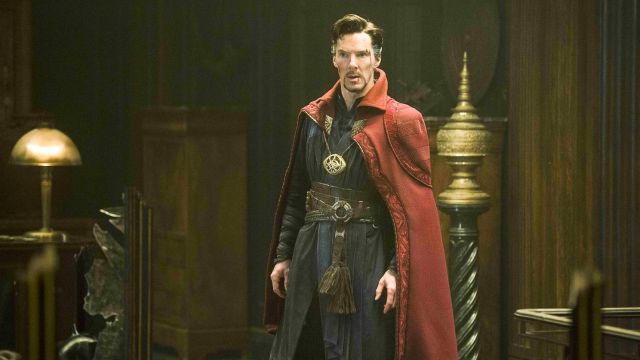 The costume of the Dr. Stephen Strange (Benedict Cumberbatch) in Doctor Strange