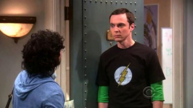 The black T-shirt The Flash "the Crimson Comet" by Sheldon Cooper in The Big Bang Theory