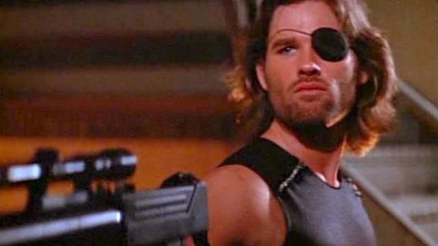 Le débardeur noir zippé porté par Snake Plissken (Kurt Russell) dans le film New York 1997