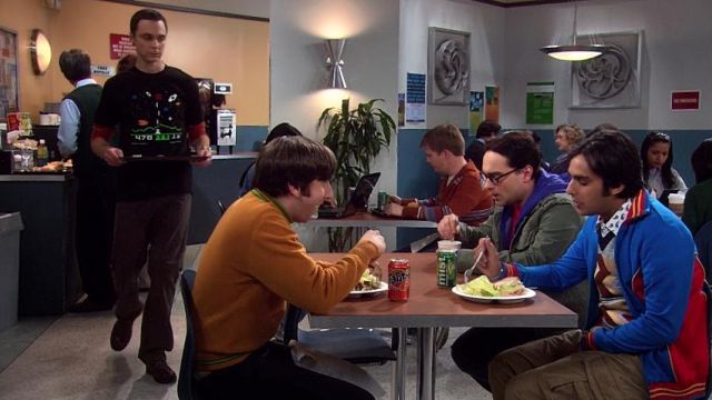 The t-shirt "Astrosmash" of Sheldon Cooper (Jim Parsons) in The Big Bang Theory S03E15