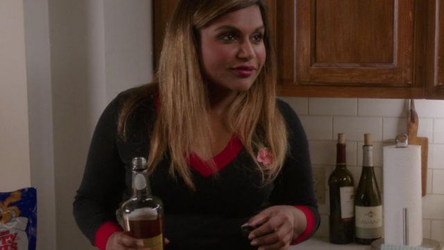 The sweater Gucci of Dr. Mindy Lahiri (Mindy Kaling) in The Mindy Project