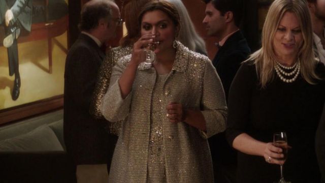 The coat St. John Collection of Dr. Mindy Lahiri (Mindy Kaling) in The Mindy Project