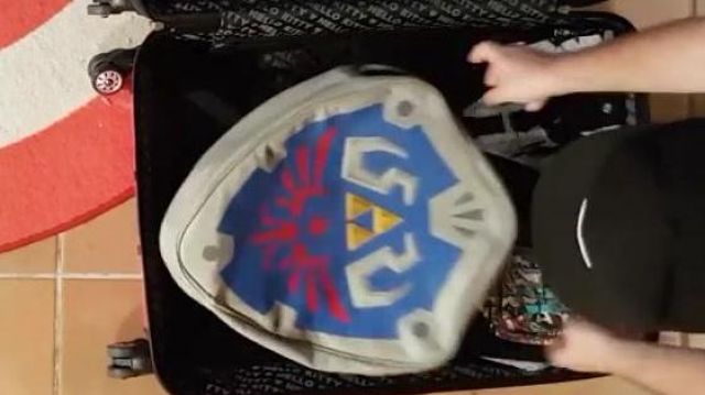 La mochila Link's Shield vista en el video "Vlog - LinksTheSun at Geek Faëries 2017" de Linksthesun