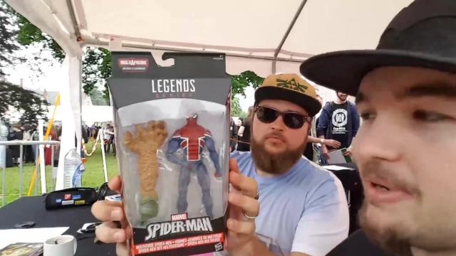 La figura de Spider UK de Legend Series vista en el video "Vlog - LinksTheSun at Geek Faëries 2017" de Linksthesun