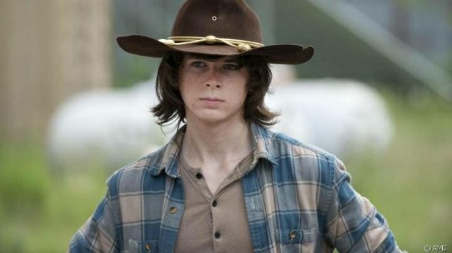 The blue shirt with large tiles of Carl Grimes (Chandler Riggs) in The Walking Dead S06E07
