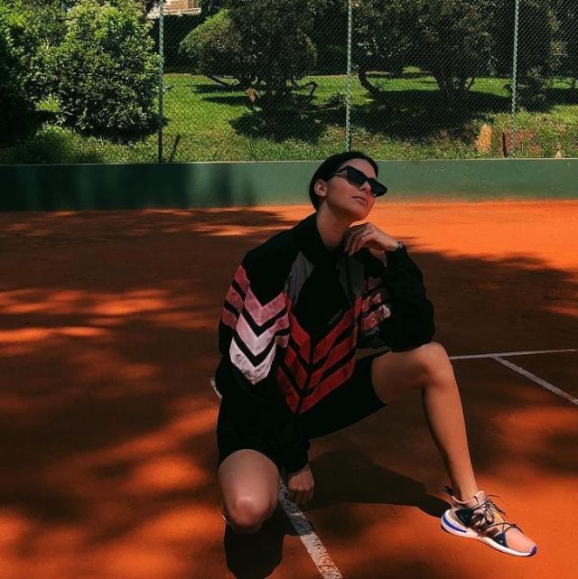 Les baskets Adidas saumon et indigo de Kendall Jenner sur son compte Instagram