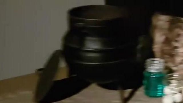Decoration Cauldron of the video Linksthesun "Vlog - On the set of the Player in the Attic !"