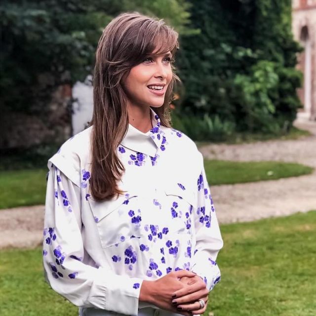 La chemise en soie à fleurs de Ophélie Meunier sur son compte Instagram