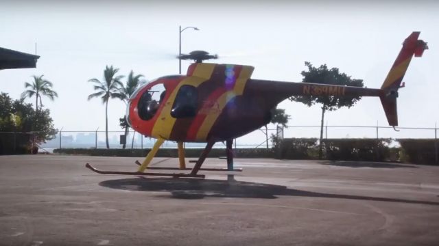 L'hélicoptère de TC Calvin (Stephen Hill) dans Magnum P. I. (2018) (S01)