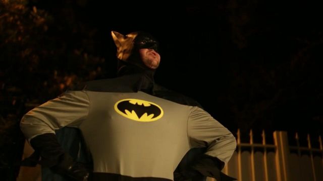 Costume Batman rétro vu dans Je suis - BigFlo & Oli (critique) (Linksthesun)