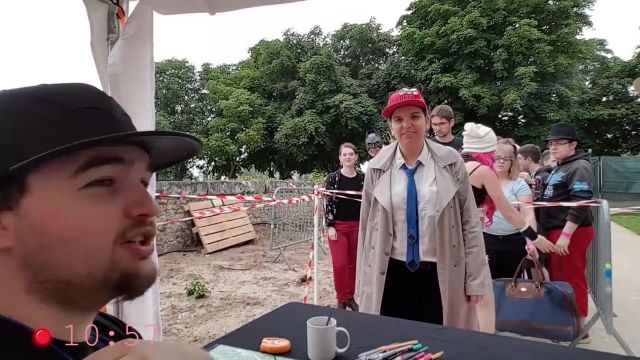 Coat cosplay doctor who in the video Linksthesun Vlog - LinksTheSun to Geek Faëries 2017