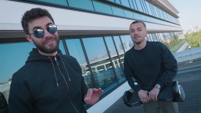 Le hoverboard Razor Hovertrax dans la vidéo commune de Squeezie et Cyprien (Bigorneaux & Coquillages)