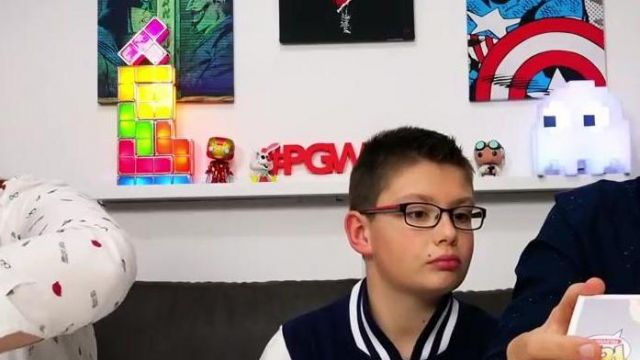 The figurine funko pop Roger Rabbit in the youtube video 3 all-new minifigures funko pop horror, Family Geeky