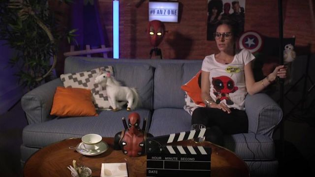 Le T-shirt Deadpool de Ma­thilde De­gorce vu dans la vidéo Fanzone "Dead­pool s'in­cruste dans l'é­mis­sion"