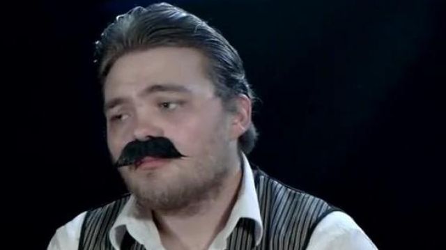 Mustache detective in the video of linksthesun Interview of the characters - the string LinksTheSun