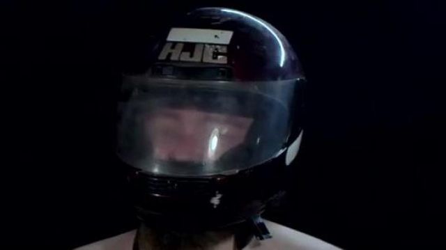 Motorcycle helmet worn in the video linksthesun Interview of the characters - the string LinksTheSun