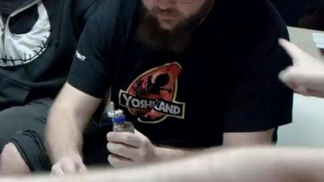 T-shirt Yoshy Land worn in the video linksthesun Part of Concept family !