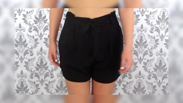 The black shorts Horia in his video "a haul of 500 euros : I abused"